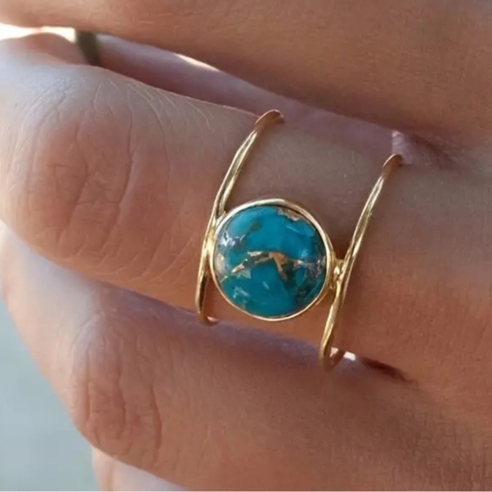NWT 🌀BLUE COPPER TURQUOISE IN ROUND SETTING BETWEEN 2 GOLD⭐️ BANDS